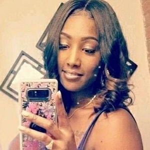 Meet your Posher, Della